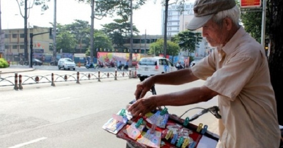 Một người bán vé xổ số Thanh Hóa (Hình minh họa)