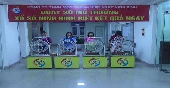 Một buổi quay số mở thưởng tại công ty xổ số Ninh Bình